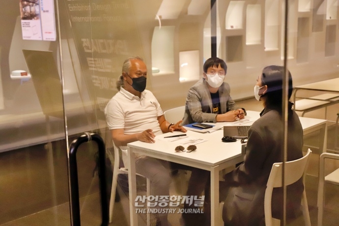 [산업VIEW] 전시 공간 트렌드 선도할 미래 디자이너들의 취업 열정 - 산업종합저널 동향
