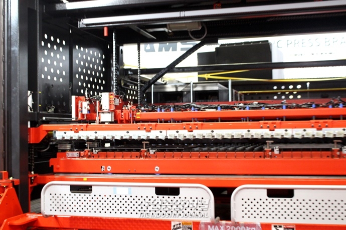 [SIMTOS 2022] 자재 로딩부터 완성품 적재까지 한번에, 자동화 금형 절단 공정 - 산업종합저널 전시회