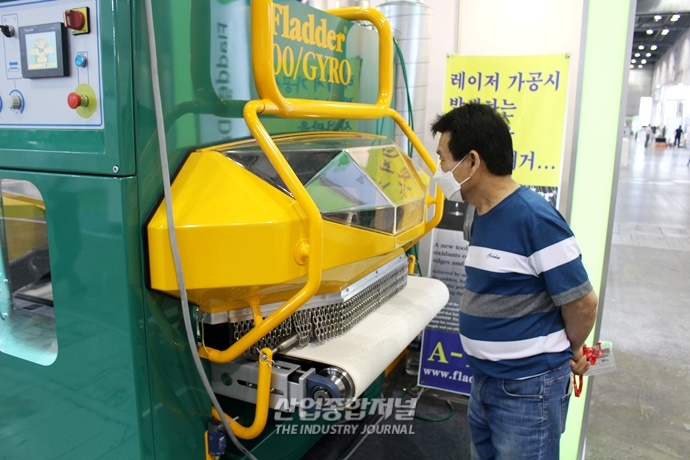 [SIMTOS 2022] 거칠어진 금속 절단면, 매끈하게 다듬는 디버링 머신 - 산업종합저널 전시회