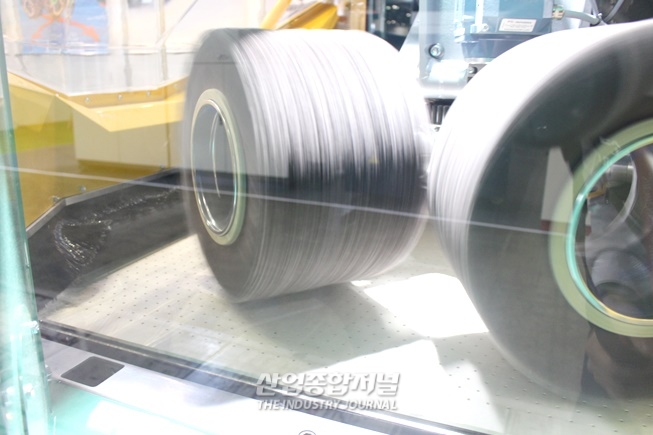 [SIMTOS 2022] 거칠어진 금속 절단면, 매끈하게 다듬는 디버링 머신 - 산업종합저널 전시회