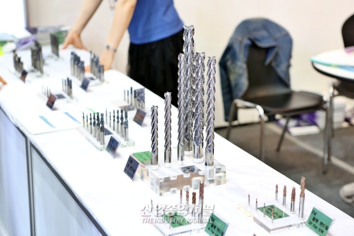 [SIMTOS 2022] 강도, 정밀, 품질 등 효율성 높인 CNC 및 절삭 공구 제작 - 산업종합저널 전시회