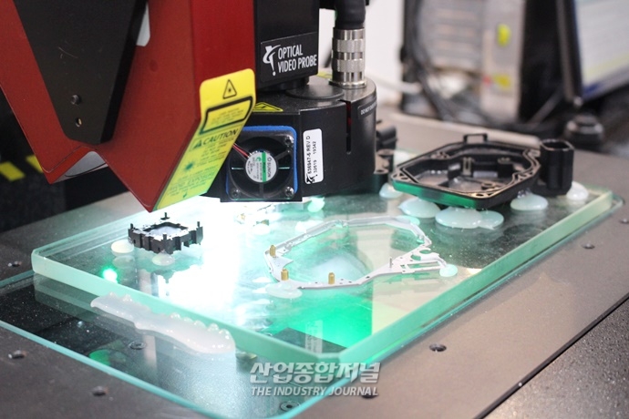 [SIMTOS 2022] 제품 완성도의 비결, 불량품 잡아내는 3차원 멀티 측정기 - 산업종합저널 전시회