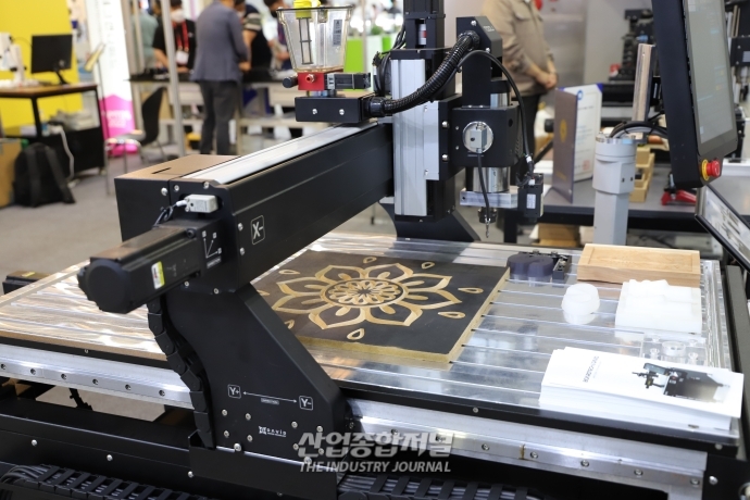 [SIMTOS 2022] 각종 비금속 소재 정밀 가공 장비 선보여 - 산업종합저널 전시회