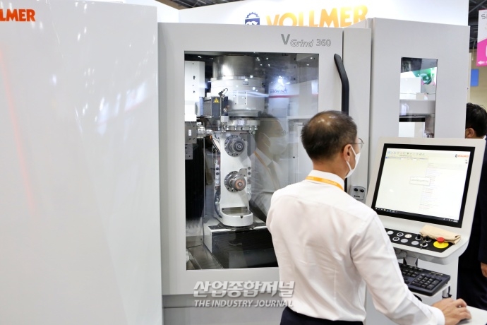 [SIMTOS 2022] 심토스 2022, 초경 공구 연마기 선보여 - 산업종합저널 전시회