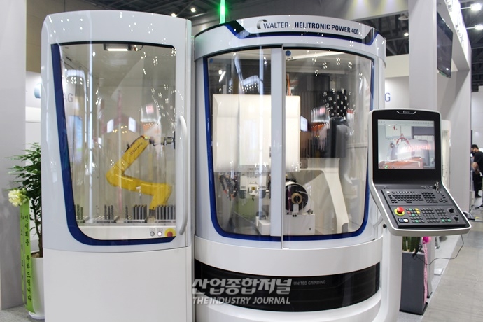 [SIMTOS 2022] 로봇과 손발 맞추는 공구 연삭기 - 산업종합저널 전시회