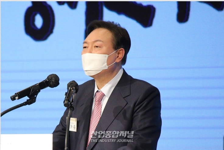 윤 대통령 "반도체·AI 첨단 미래산업 맞춤형 인재 키울 것" - 산업종합저널 동향