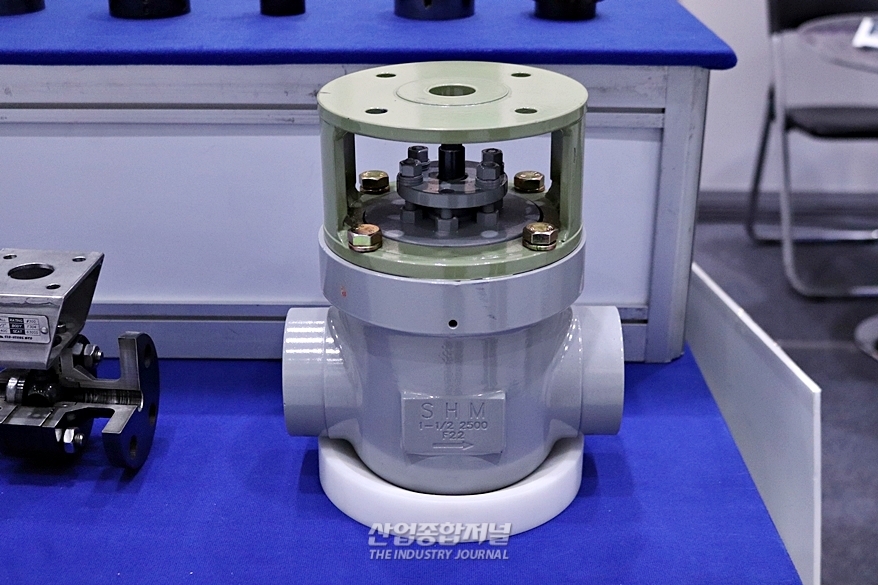 전시회 다시보기-각종 전기 기자재 한 자리에 - 산업종합저널 전시회