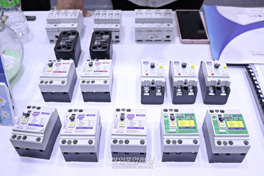 전시회 다시보기-각종 전기 기자재 한 자리에 - 산업종합저널 전시회