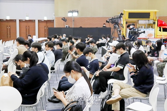 [산업VIEW] 학력과 스펙을 넘어…고졸 채용 엑스포 개최 - 산업종합저널 전시회