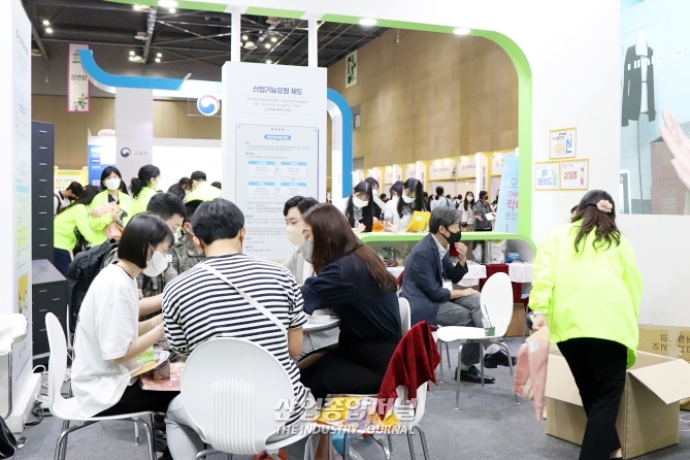 [산업VIEW] 내 성격 유형은?…취업 상담에도 부는 MBTI 열풍 - 산업종합저널 전시회