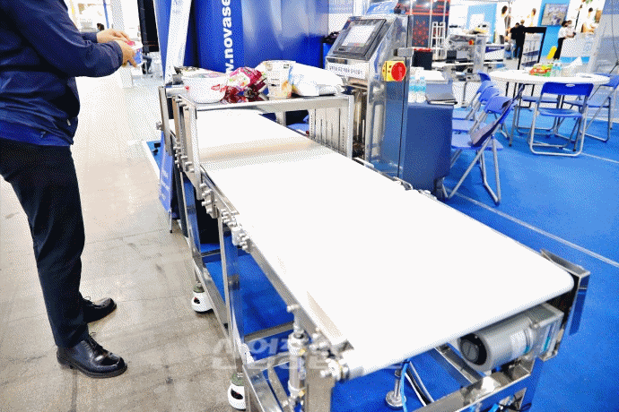 [움짤뉴스] 금속 포함한 제품 분류하는 ‘포장 제품용 금속검출기’ - 산업종합저널 전시회