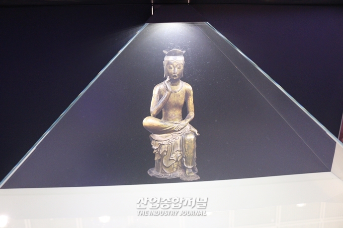 [산업VIEW] 전시회 속의 전시회…3D 홀로그램으로 띄운 전시품 - 산업종합저널 전시회