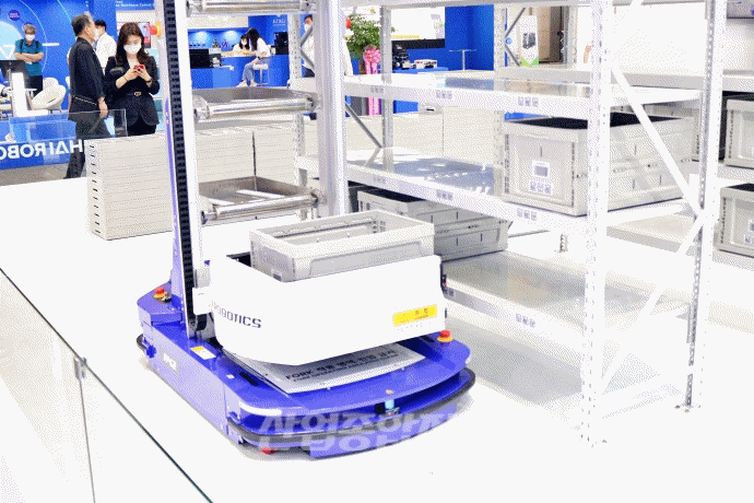 [움짤뉴스] 제자리에 척척...물류 정리는 저에게 맡기세요 - 산업종합저널 전시회