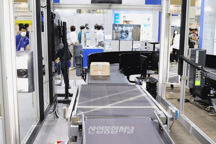 [움짤뉴스] 중량·부피 자동 측정하는 물류 자동화 시스템 - 산업종합저널 전시회