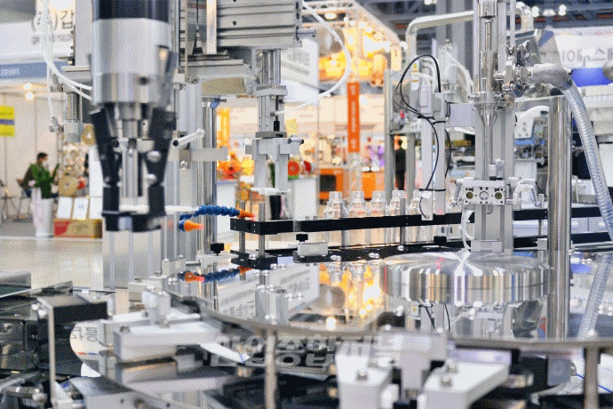 [움짤뉴스] 의약품 및 화장품 용기 캡핑하는 로타리 타입 포장기계 - 산업종합저널 전시회