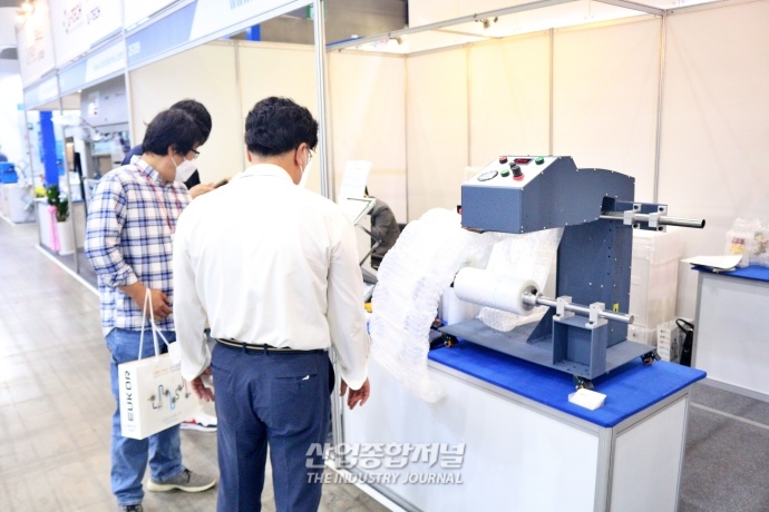 [산업VIEW] 포장 완충재 제작하는 ‘공기 자동주입기’ - 산업종합저널 전시회
