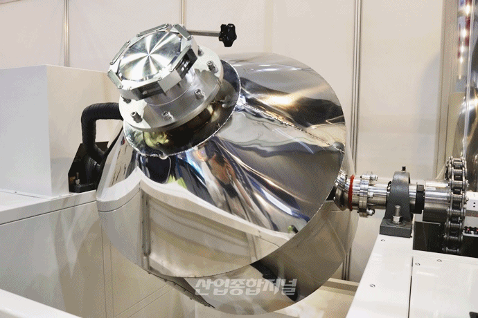 [움짤뉴스] 빙긍빙글 돌아가는 진공건조기 - 산업종합저널 전시회
