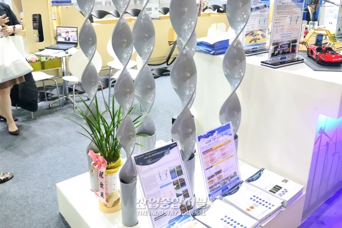 [산업VIEW] 자체 회전력만으로 지반 내 설치 가능한 ‘스파이럴 파일’ - 산업종합저널 장비