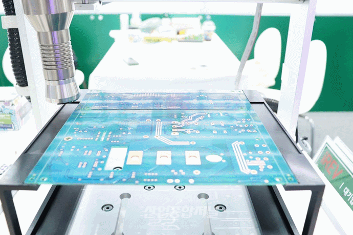 [움짤뉴스] 세정 작업 중인 플라즈마 표면처리기 - 산업종합저널 전시회