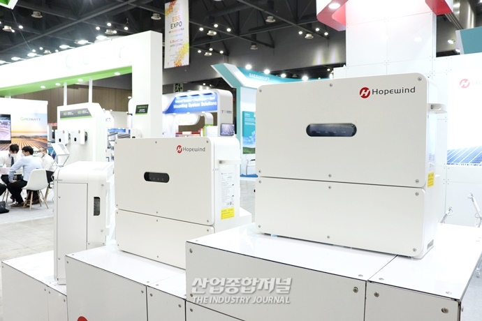 [산업VIEW] 태양광에너지, 직류를 교류로 변환하는 인버터 - 산업종합저널 전시회