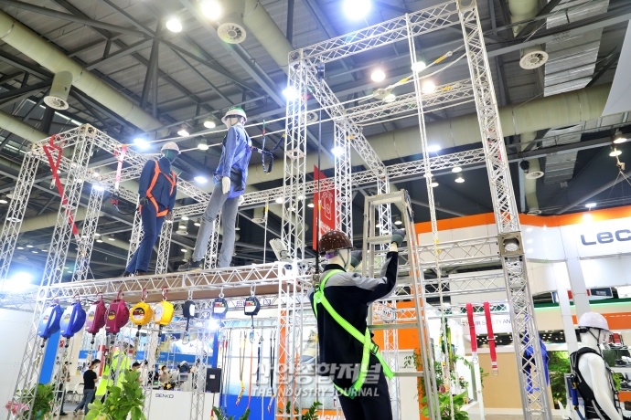 [산업VIEW] 2022 국제안전보건전시회...킨텍스서 다양한 산업 안전 제품 선보여 - 산업종합저널 전시회