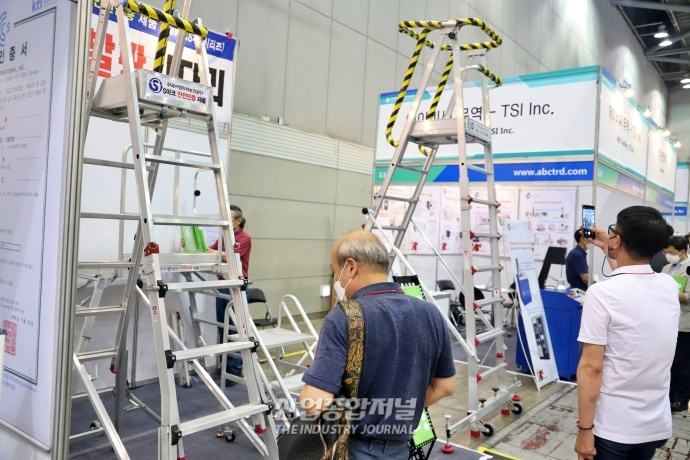 [산업VIEW] 2022 국제안전보건전시회...킨텍스서 다양한 산업 안전 제품 선보여 - 산업종합저널 전시회