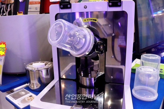 [산업VIEW] '나노코리아'에 전시된 다양한 종류의 믹서 - 산업종합저널 전시회