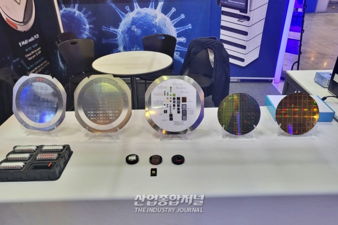 [산업VIEW] 최신 반도체 기술 접목시킨 카트리지로 'PCR 결과' 확인 - 산업종합저널 장비