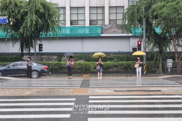 [산업VIEW] 폭우 속 서울 도심 - 산업종합저널 동향