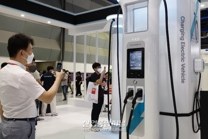 [산업VIEW] 전기차시대, 충전 인프라 관심 ‘UP’ - 산업종합저널 전시회