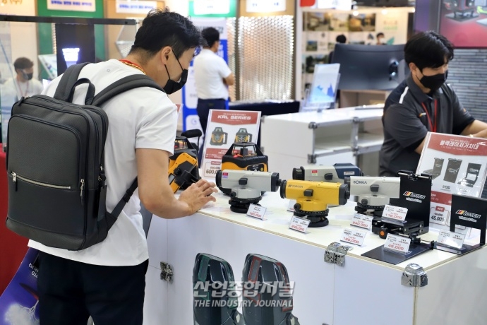 [산업VIEW] 코엑스서, 다양한 건설 관련 제품 선보여 - 산업종합저널 전시회
