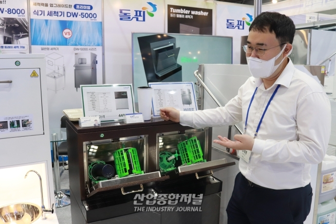 [산업VIEW] 고압분사 이용한 식품산업 세척기, 다양한 영역에 활용 - 산업종합저널 전시회