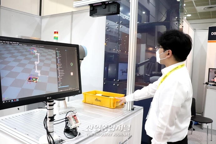 [산업VIEW]비전카메라와 로봇팔의 협동…머신텐딩 시스템 - 산업종합저널 로봇