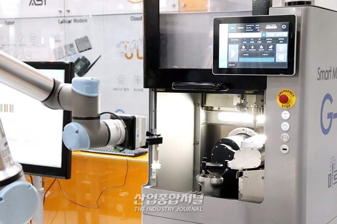 [산업VIEW]비전카메라와 로봇팔의 협동…머신텐딩 시스템 - 산업종합저널 로봇