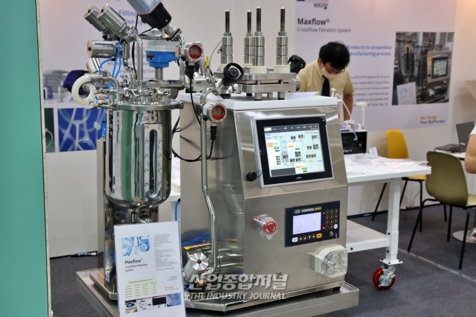 [산업VIEW] 다양한 시료 수분·용매 제거하는 ‘진공원심농축기’ - 산업종합저널 전시회