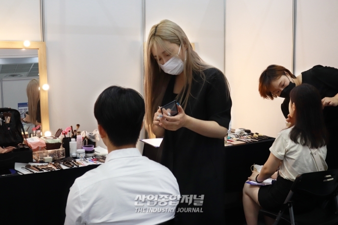 [산업VIEW] 디스플레이 인력종사자 및 관련학과 학생 채용연계 진행 - 산업종합저널 전시회