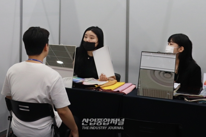 [산업VIEW] 디스플레이 인력종사자 및 관련학과 학생 채용연계 진행 - 산업종합저널 전시회