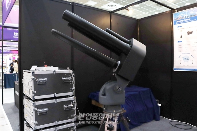 [산업VIEW] 원전 활보하는 불법비행 드론, '안티 드론' 으로 잡는다 - 산업종합저널 전시회
