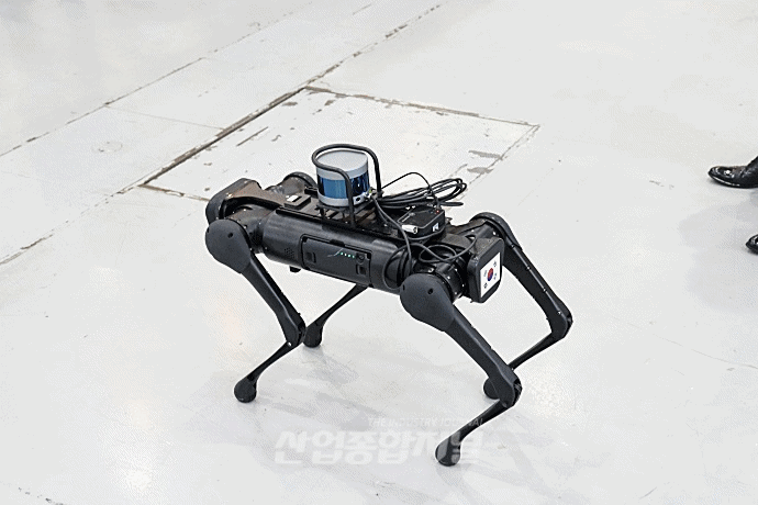 [움짤뉴스] 무인이동산업엑스포서 등장한 춤추는 ‘4족 보행 로봇’ - 산업종합저널 전시회