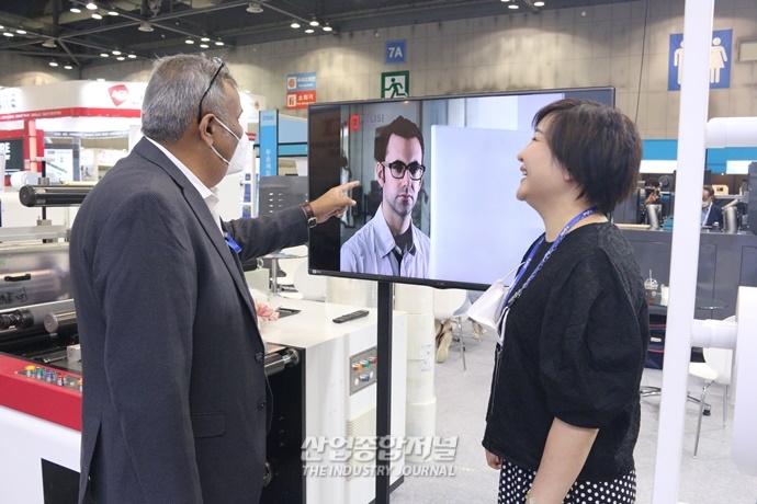 [산업VIEW] ’K-PRINT 2022‘ 방문한 외국인 참관객들 - 산업종합저널 전시회