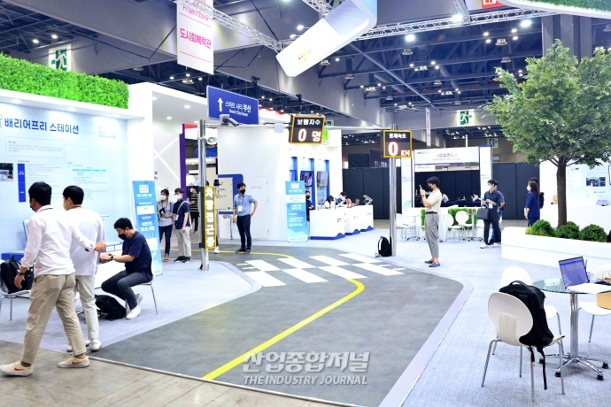 [산업VIEW] 보행자 안전 위한 스마트 교통 표지판 - 산업종합저널 전자