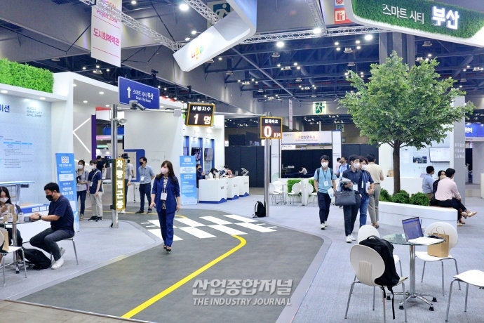 [산업VIEW] 보행자 안전 위한 스마트 교통 표지판 - 산업종합저널 전자