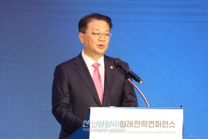 “자유시장 보장과 외교의 전략적 자세 필요” - 산업종합저널 동향