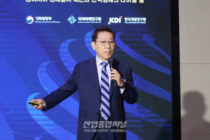 “자유시장 보장과 외교의 전략적 자세 필요” - 산업종합저널 동향