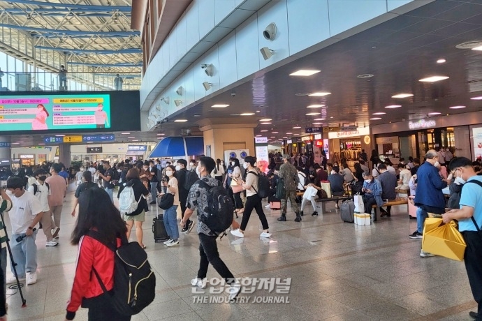 [산업VIEW] 한가위 앞둔 서울역, 귀성객들로 북적 - 산업종합저널 기타