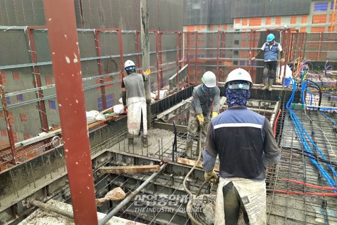 건설업, 신규 인력 부족 및 고령화 문제 심각···건설 관련 다양한 분야로 진출 - 산업종합저널 동향