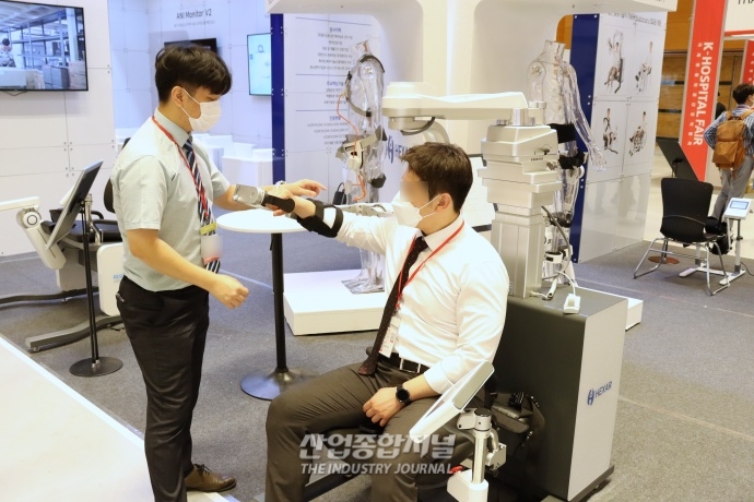 K-HOSPITAL FAIR 2022, 재활치료 돕는 다양한 의료·기기 선보여 - 산업종합저널 로봇