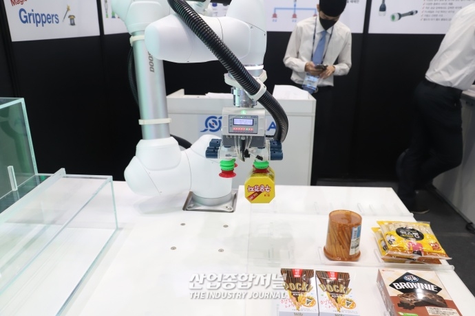 협동로봇의 손...물건 키핑하는 다양한 그리퍼 - 산업종합저널 전시회