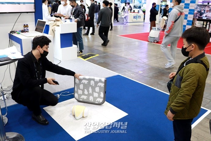 생활수준 오르면서 개인서비스 로봇 상승기류 - 산업종합저널 전시회