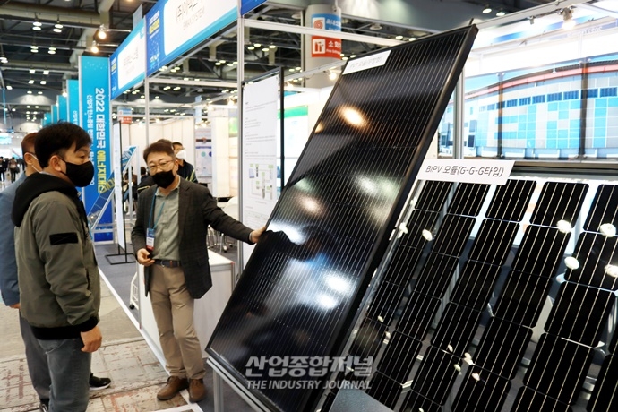 전기와 열 동시 생산하는 PVT - 산업종합저널 전시회